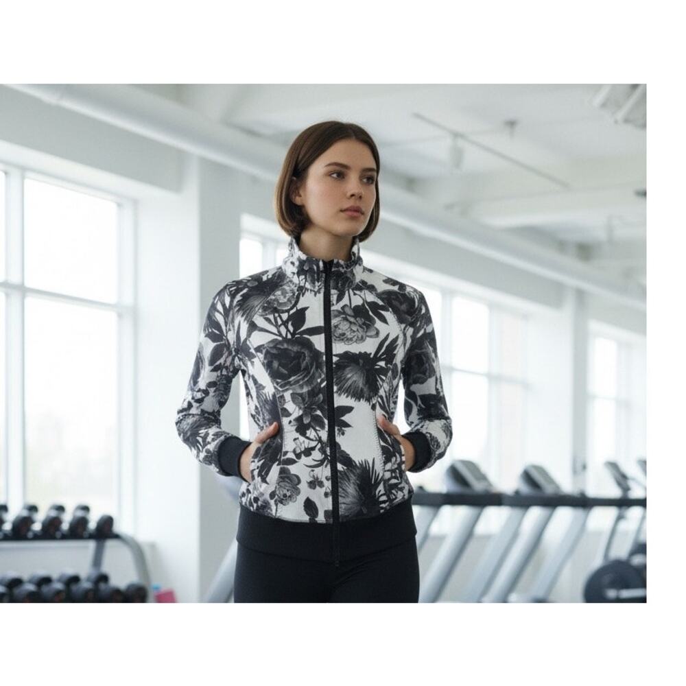 Lululemon Womens Black and White Nice Asana Jacket Brisk Bloom Size 2